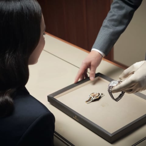 rubeljewelers-homepage-push-send-a-message-xxxxx_7214_shoot_shop_geneva_retail_campaign_client_vendeur_pub_25_03_2019_sm_iso_01-portrait