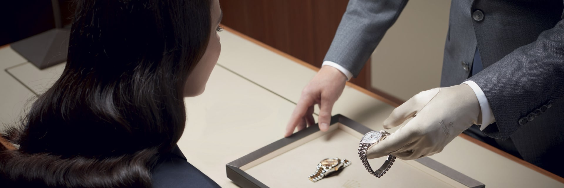 rubeljewelers-homepage-push-send-a-message-xxxxx_7214_shoot_shop_geneva_retail_campaign_client_vendeur_pub_25_03_2019_sm_iso_01