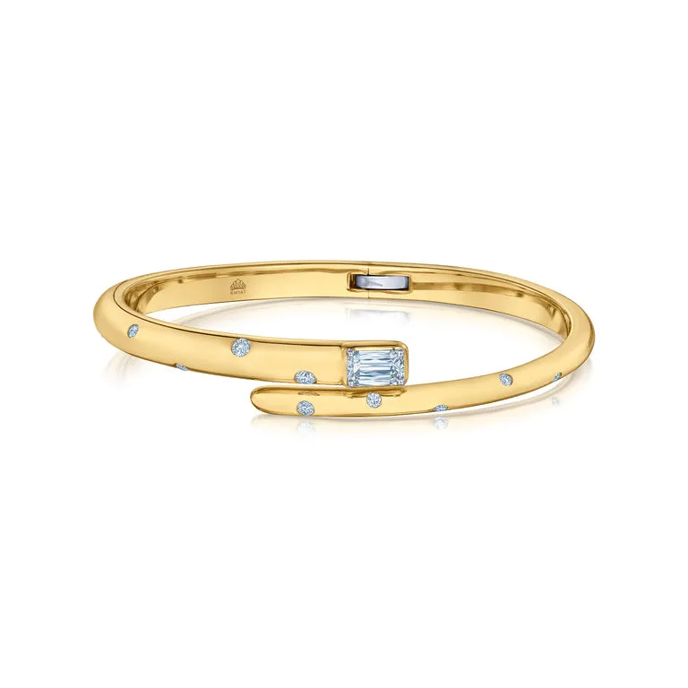 Cobblestone Bypas Bangle with an Ashoka Diamond